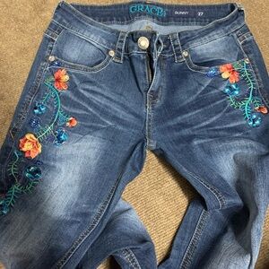 Skinny Grace in LA embroidered blue jeans; size 27